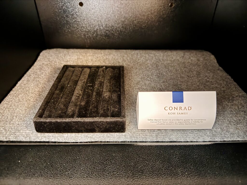 コンラッドコサムイ セキュリティーボックスの中