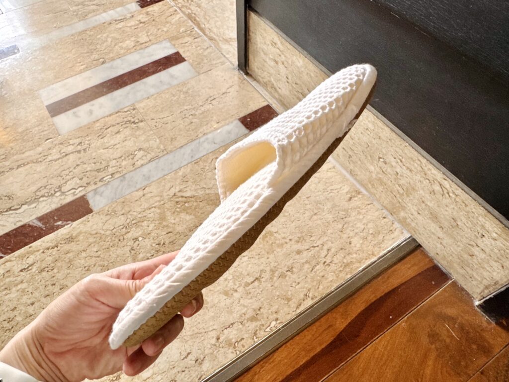 コンラッドコサムイ スリッパ