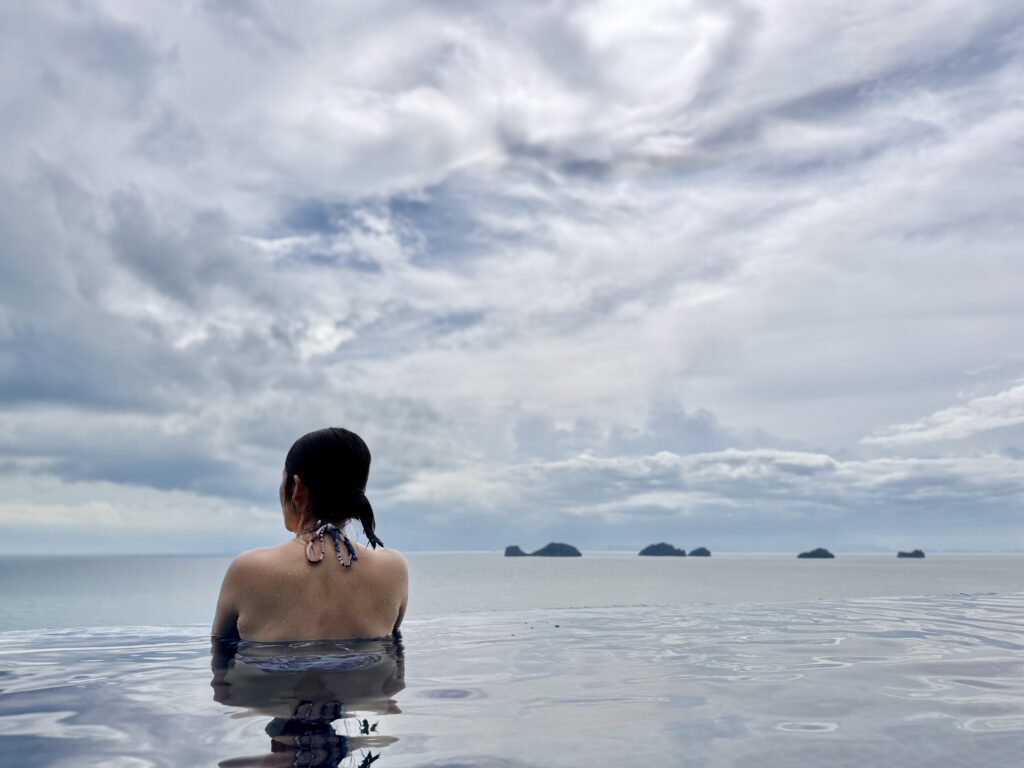 コンラッドコサムイ 客室のプライベートプールにて