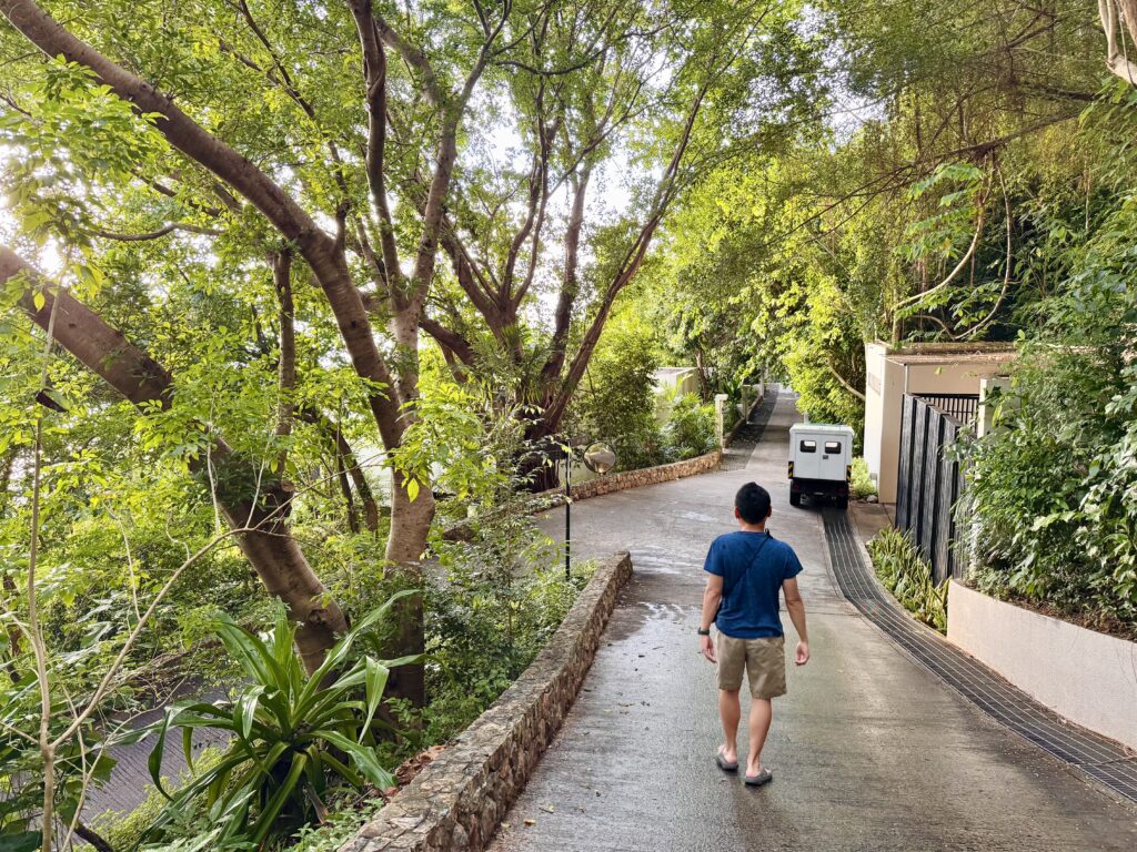 コンラッドコサムイ 坂道