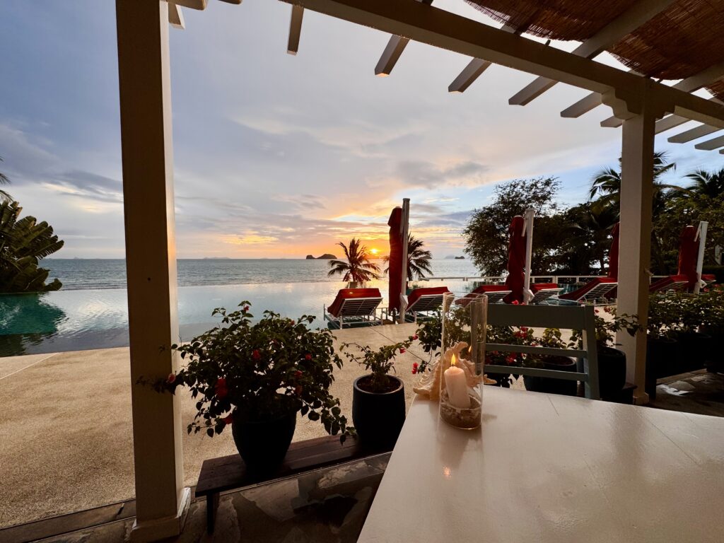 コンラッドコサムイ アズールから見る夕日の眺め