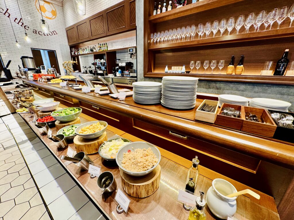 ダブルツリーby東京有明 Brew33 Barの朝食ビュッフェ台