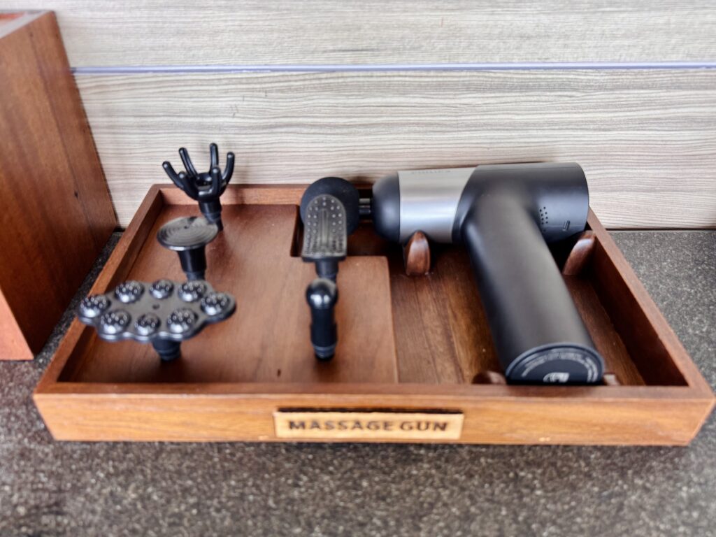 コンラッドコサムイ フィットネスにあるマッサージガン