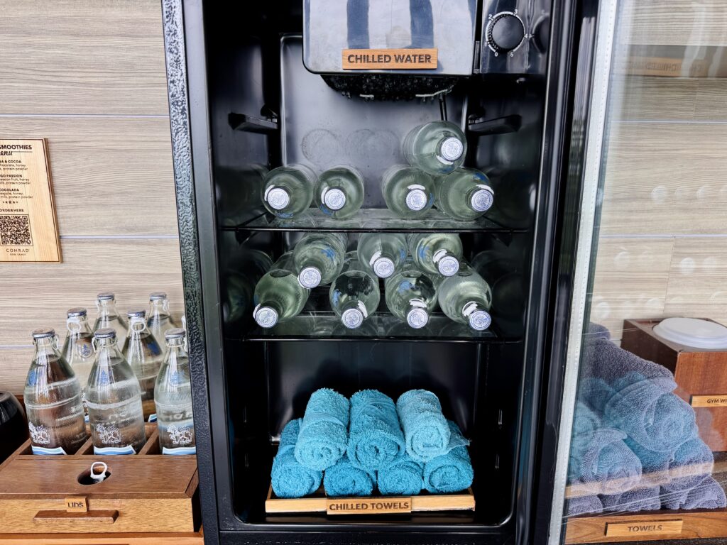 コンラッドコサムイ フィットネスにあるミニバーコーナー