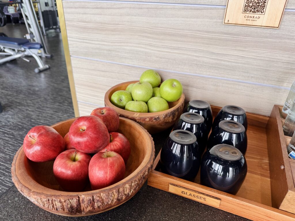 コンラッドコサムイ フィットネスにあるフルーツ