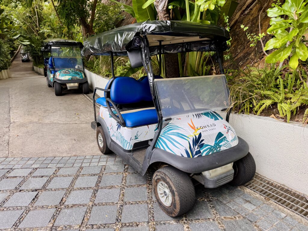 コンラッドコサムイ 施設内を移動するカート