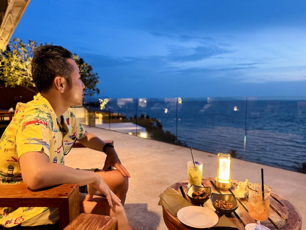 コンラッドコサムイ コラウンジでシグネチャーカクテルでまったり