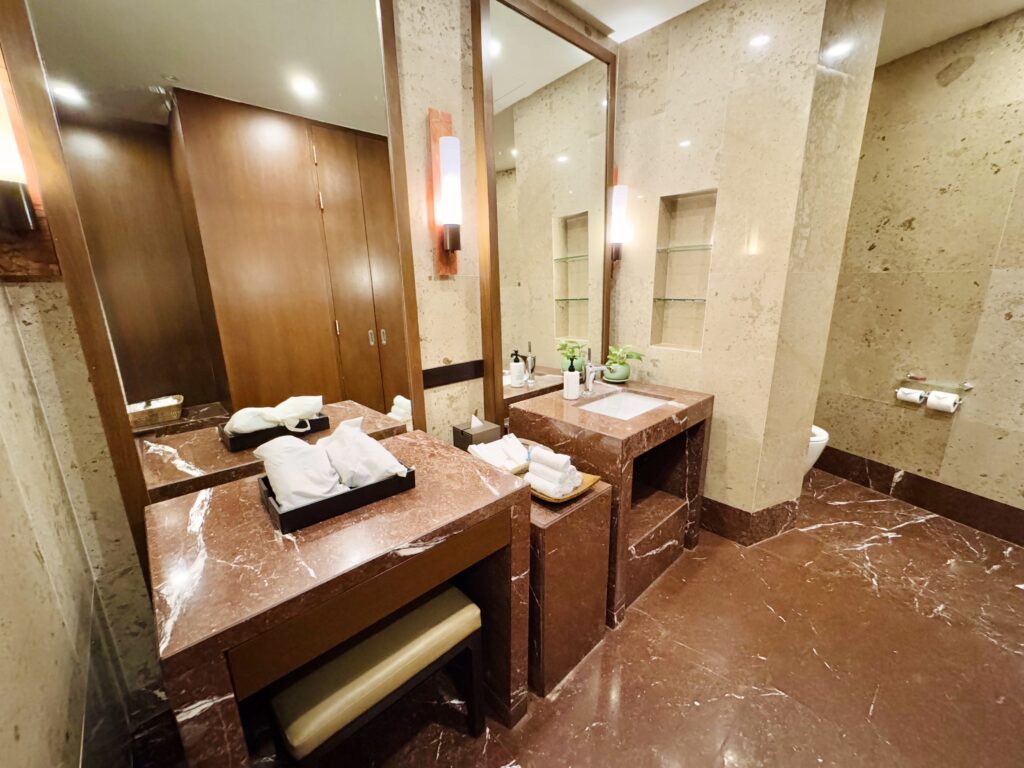 コンラッドコサムイ フィットネスジムのトイレ