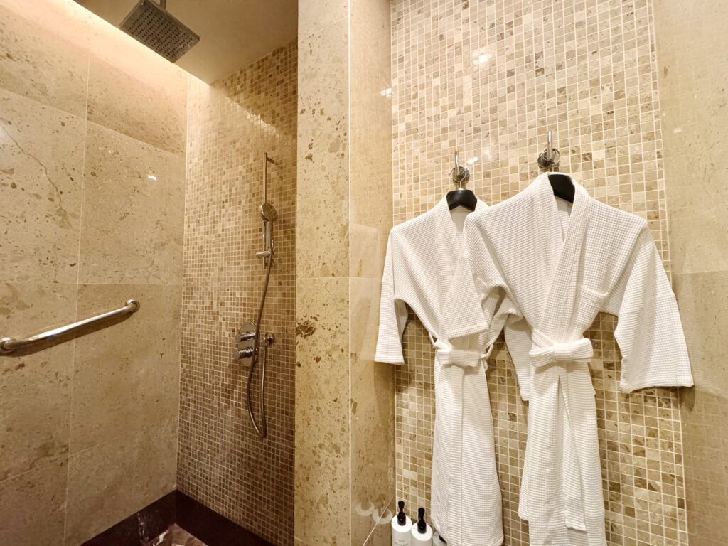 コンラッドコサムイ フィットネスジムのシャワールーム