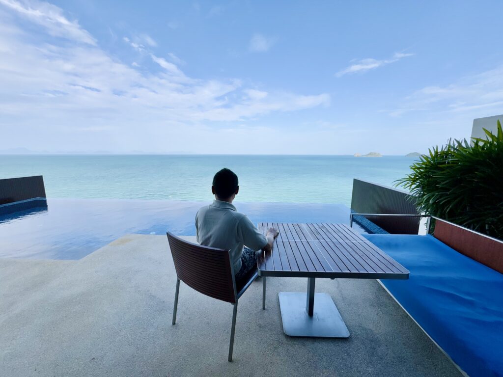 コンラッドコサムイ バルコニーとプライベートプール