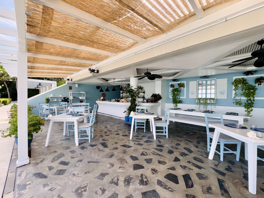 コンラッドコサムイ アズールの店内