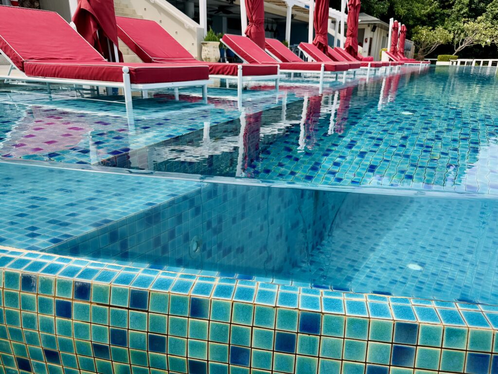 コンラッドコサムイ メインプールは一部スケルトン