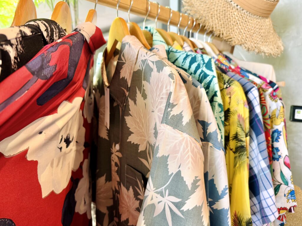 コンラッドコサムイ コンラッド・アートギャラリーのアロハシャツ