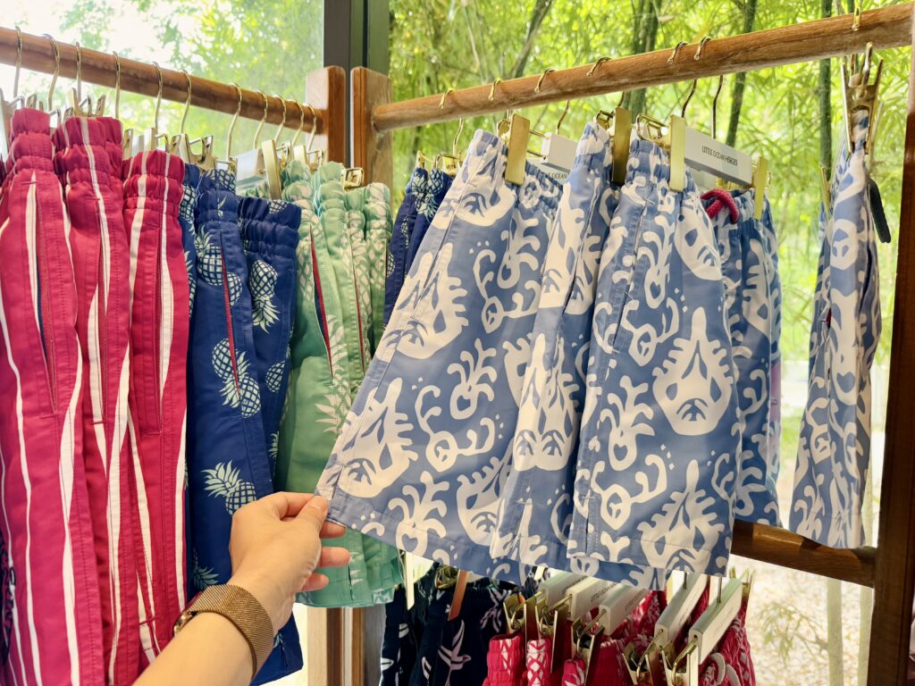 コンラッドコサムイ コンラッド・アートギャラリーのアロハパンツ