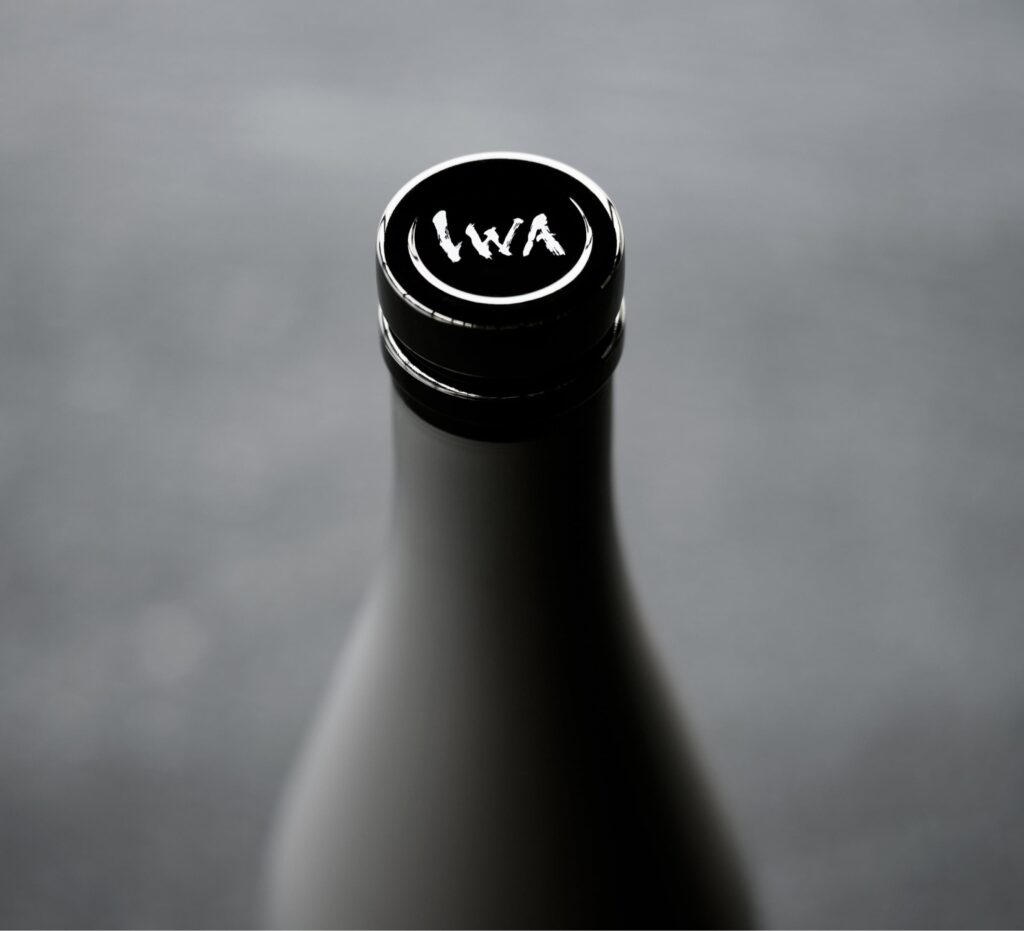 富山 日本酒 iwa ボトルイメージ
