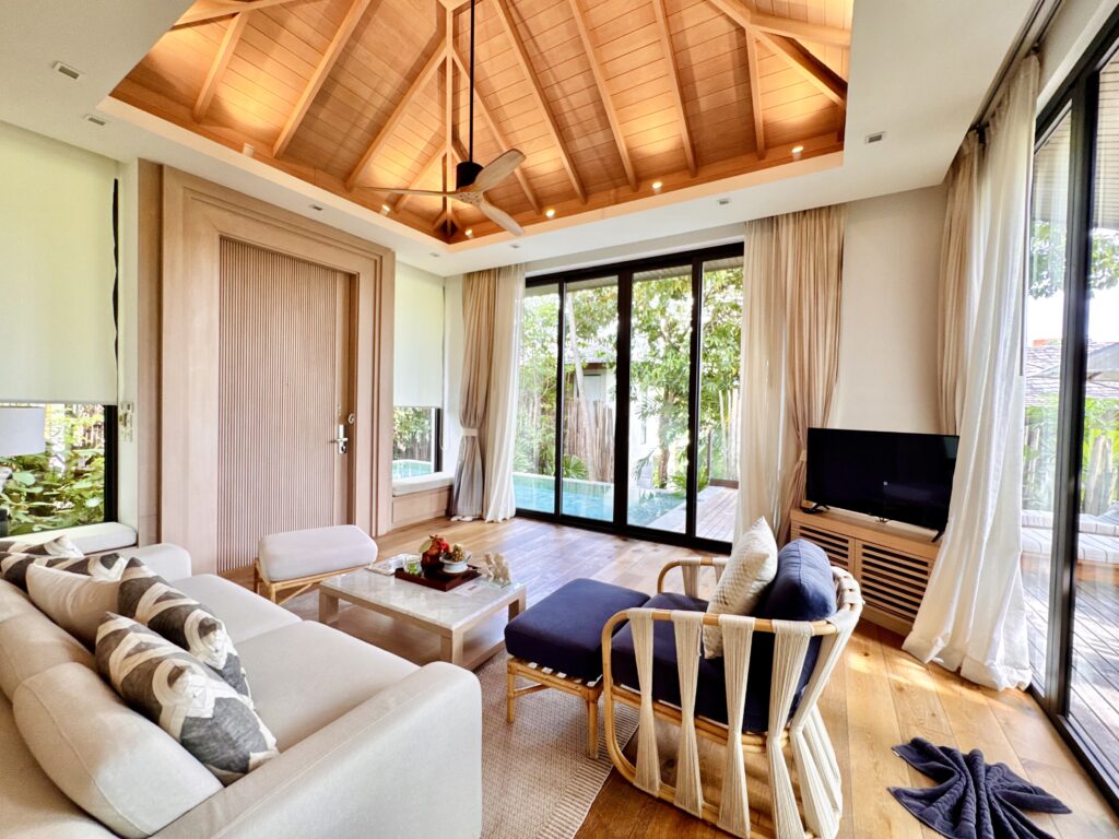 ケープファーンホテル トロピカルプールヴィラのリビングエリア