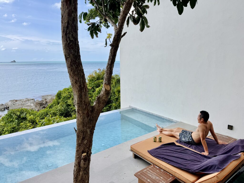 ケープファーンホテル オーシャンコテージのプールサイドにて