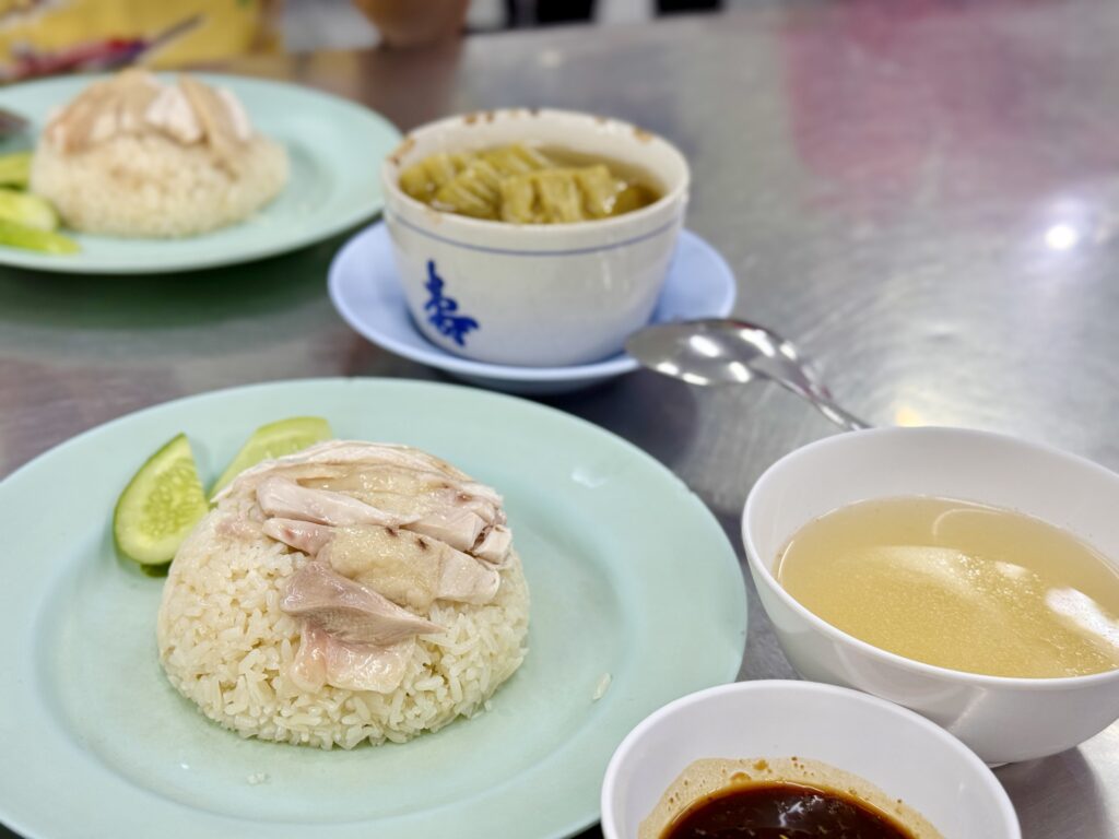 ピンクのカオマンガイ