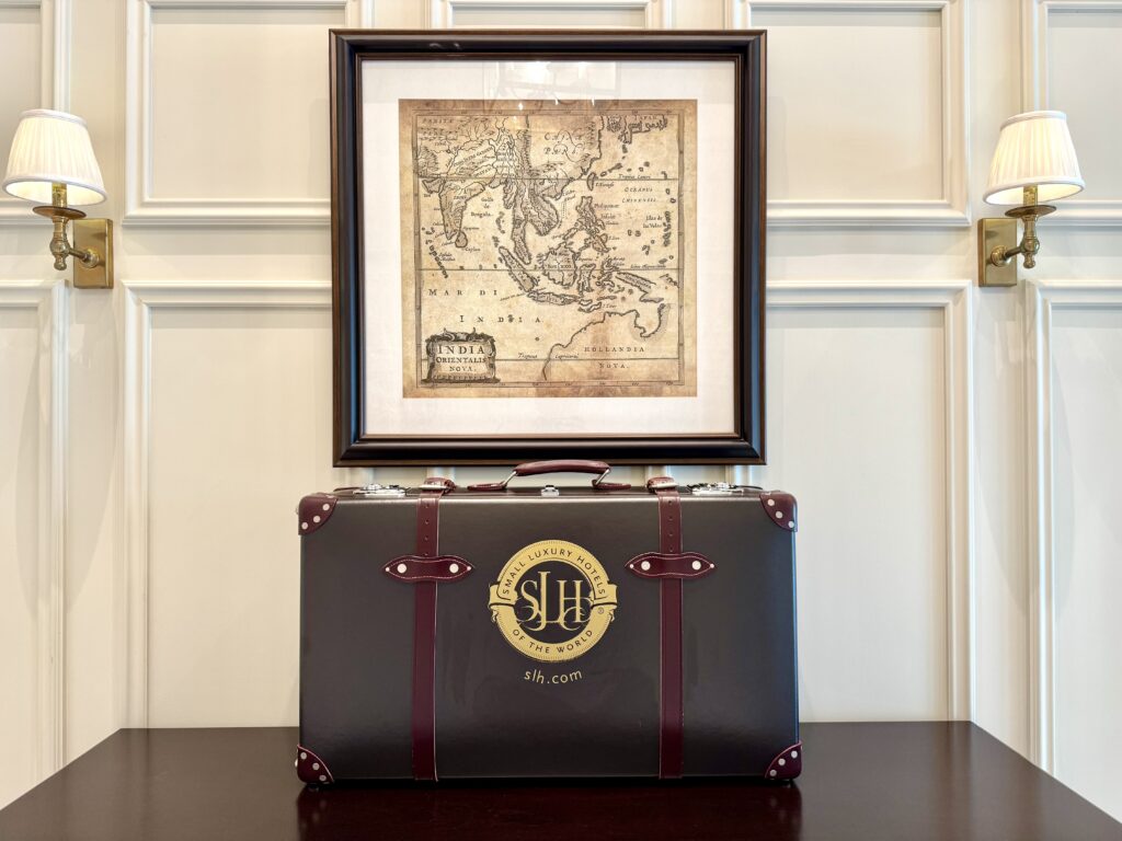 東京ステーションホテルにあるSLHのカバン