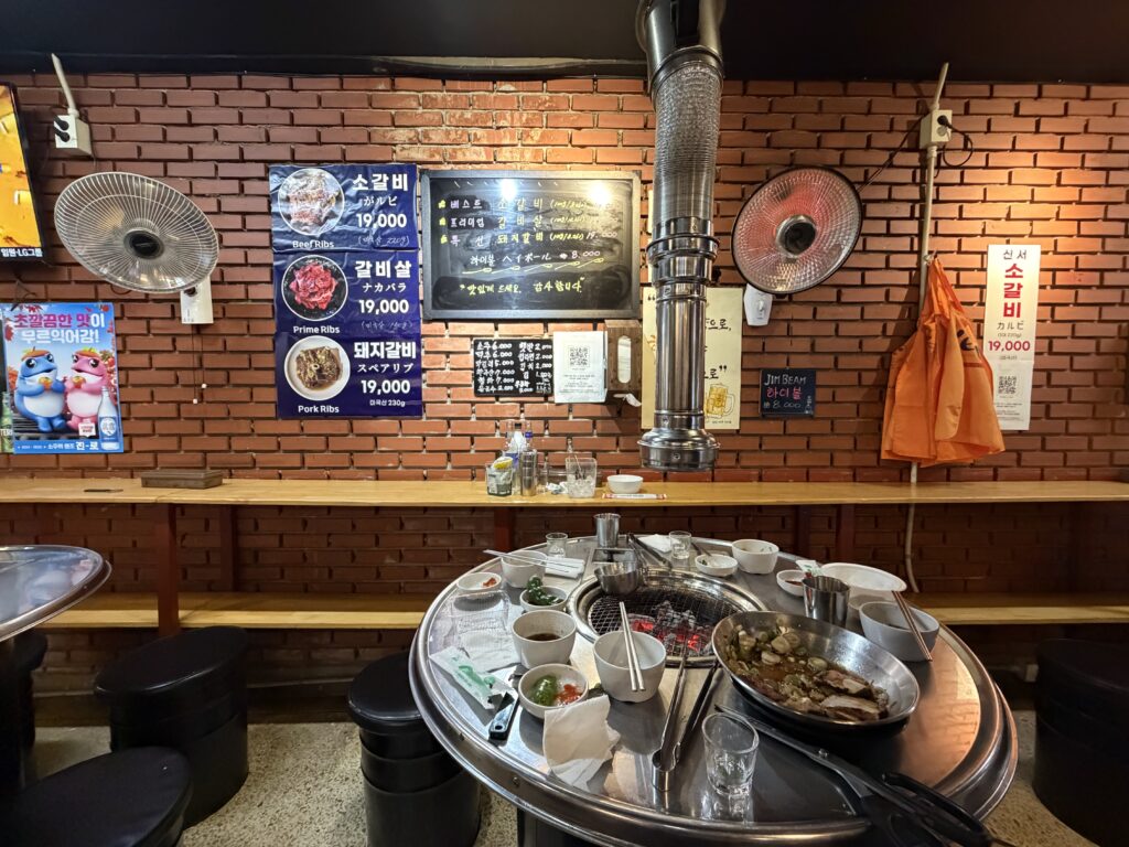 ソウル 明洞の新カルビの店内