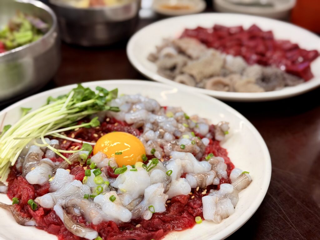 ソウル プチョンユッケのユッケとタコ