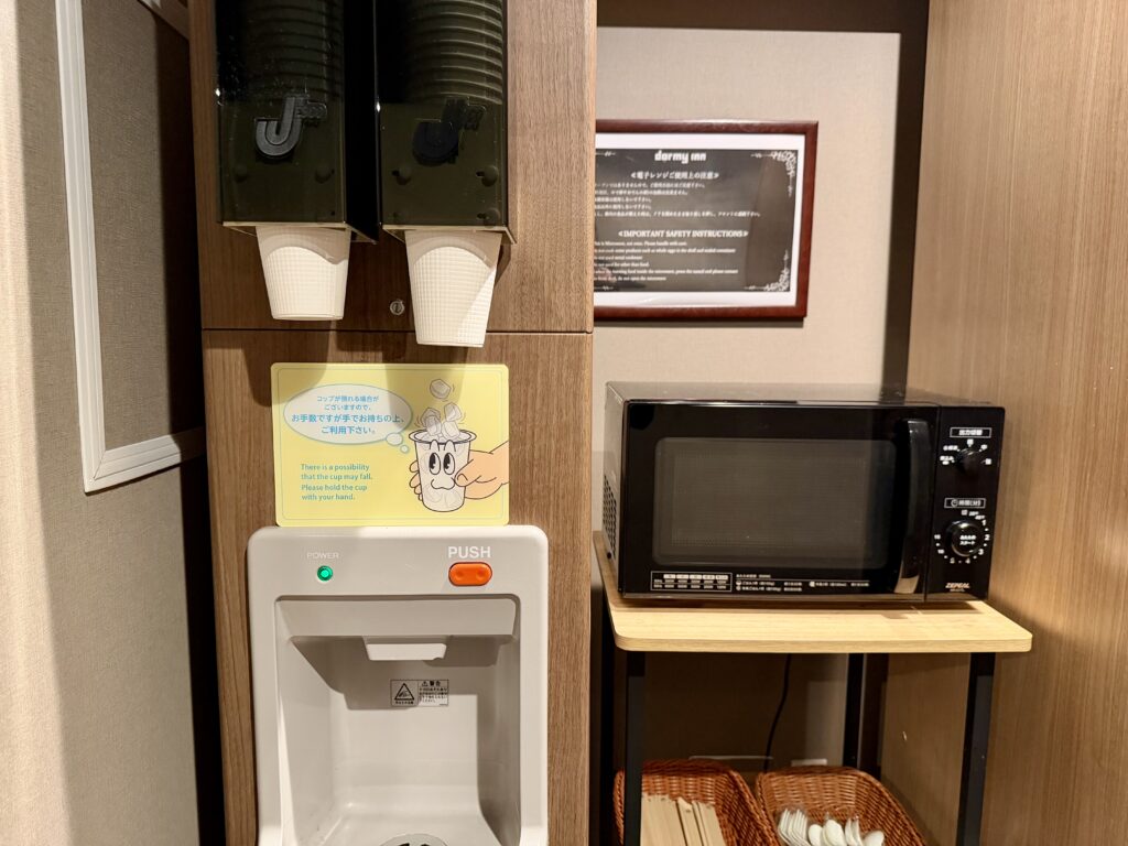 ドーミーイン東京八丁堀の電子レンジ、製氷器