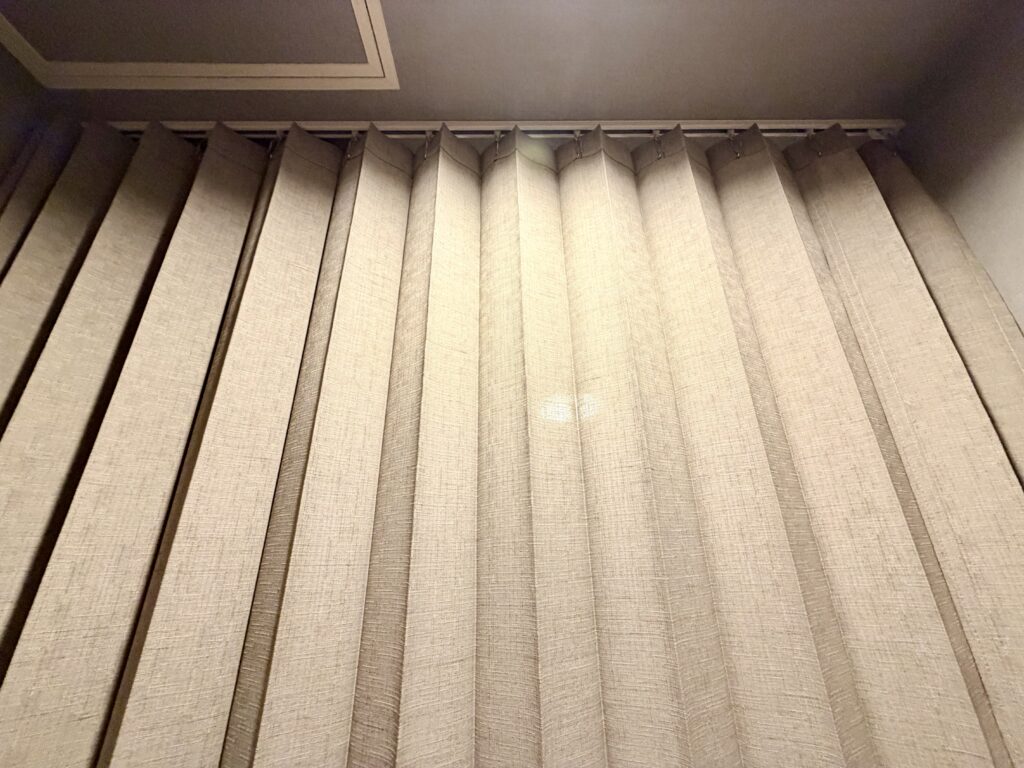 ドーミーイン東京八丁堀の客室ブラインド