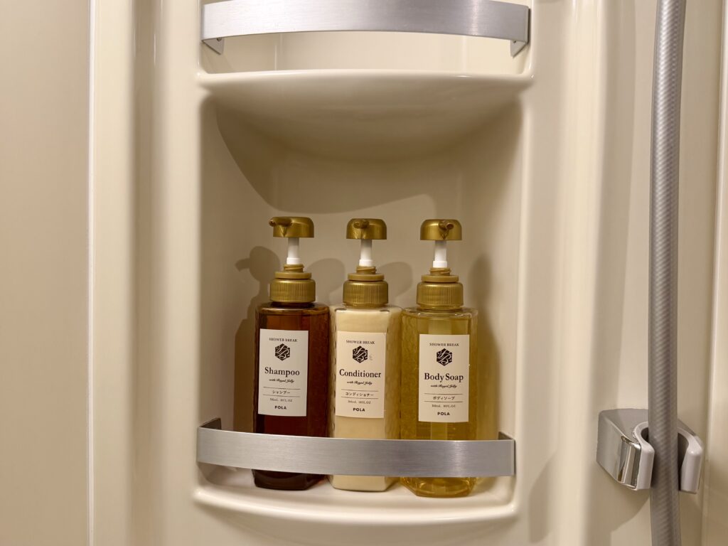 ドーミーイン東京八丁堀のダブル（デスクタイプ）客室のアメニティ