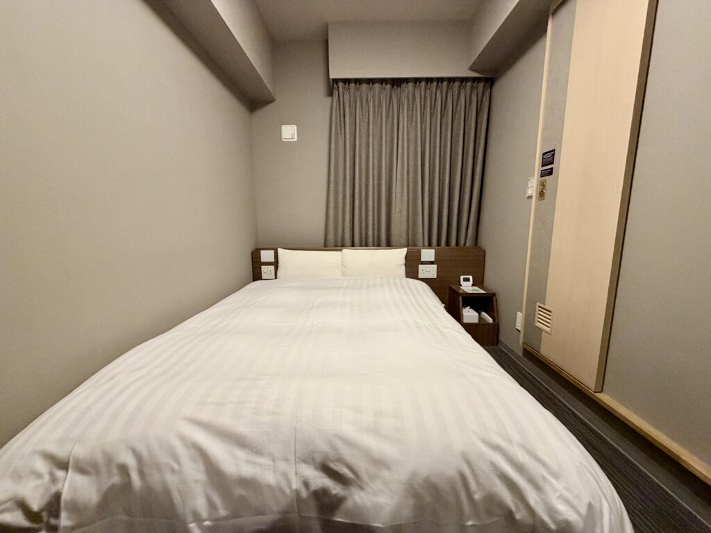 ドーミーイン東京八丁堀のダブルベッド