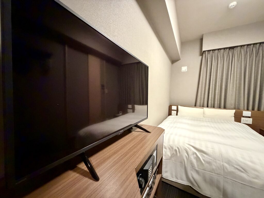 ドーミーイン東京八丁堀のダブル（デスクタイプ）客室のテレビ