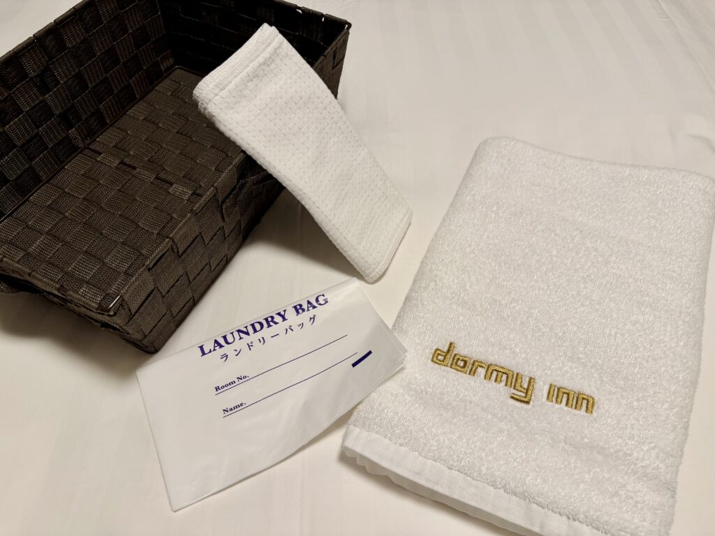 ドーミーイン東京八丁堀の客室のお風呂セット（フェイスタオルとバスタオル）