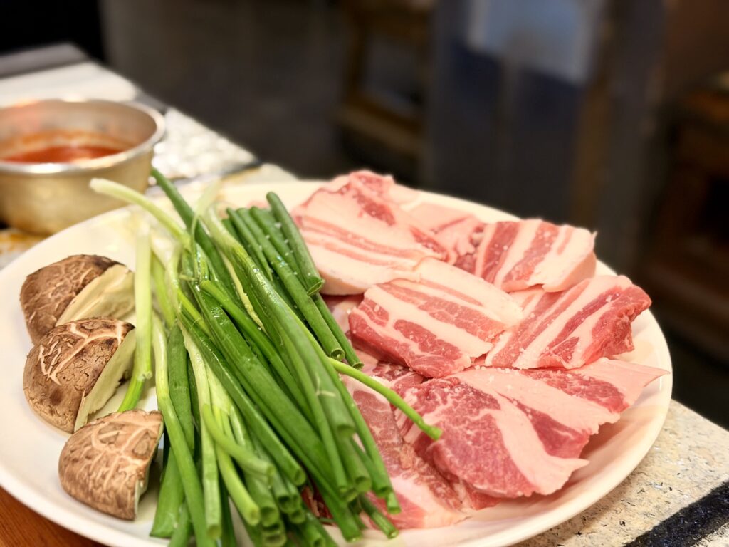 ソウル 山清炭火ガーデン乙支路のサムギョプサル