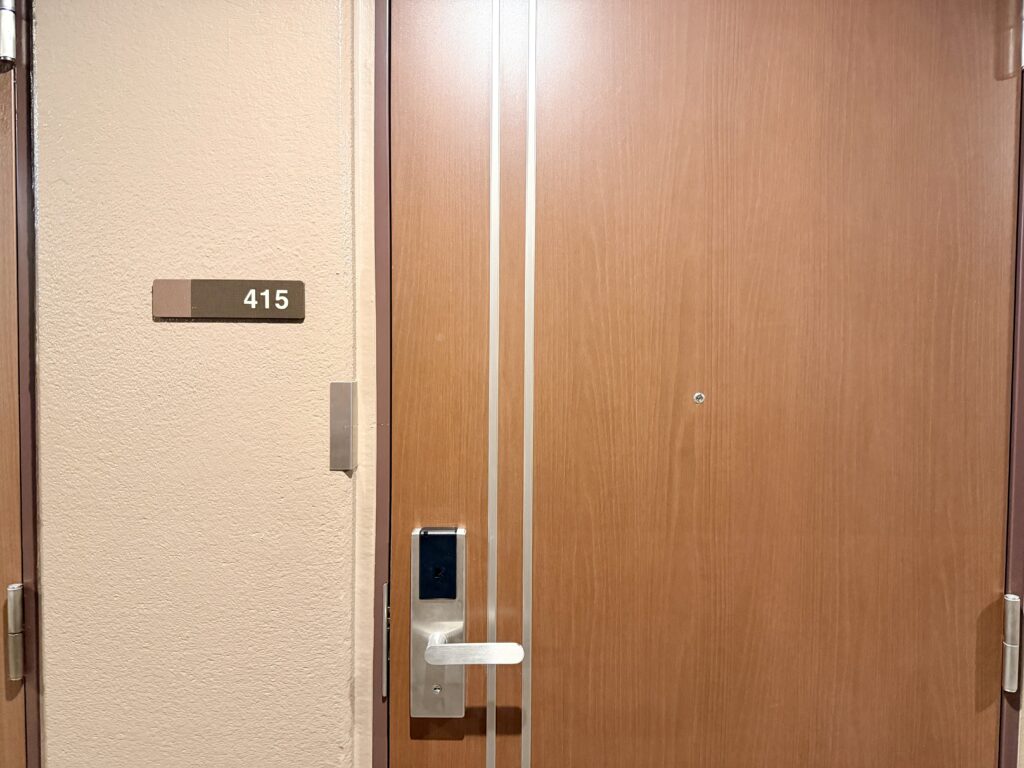 ドーミーイン東京八丁堀の客室扉