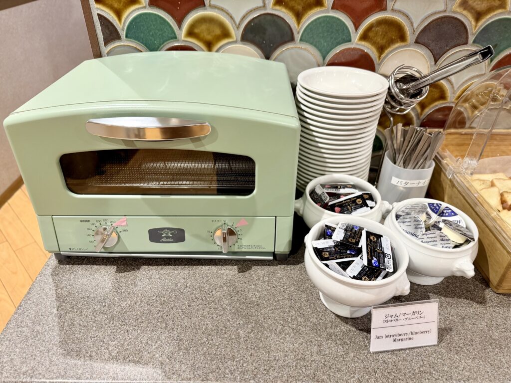 ドーミーイン東京八丁堀の朝食 パンコーナーにあるトースター