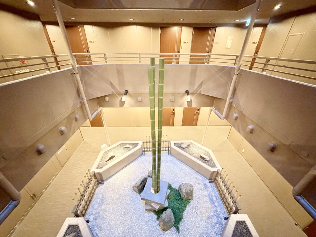 ドーミーイン東京八丁堀 吹き抜け