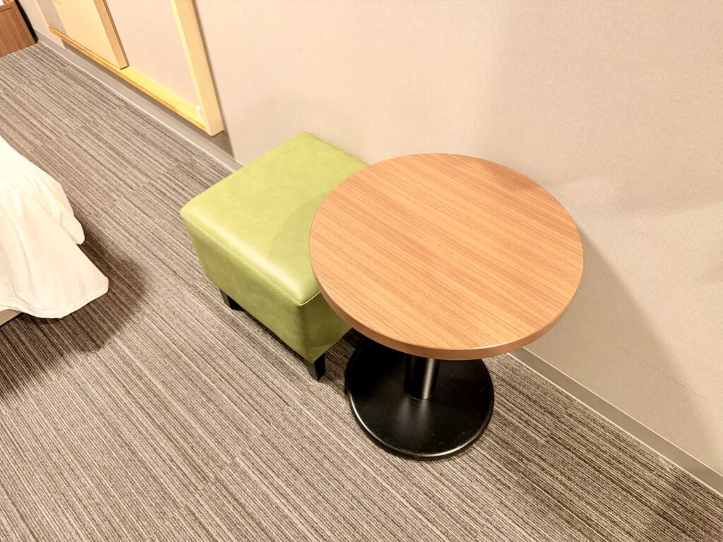 ドーミーイン東京八丁堀 テーブルセット