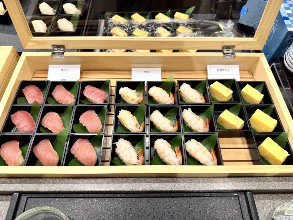 ドーミーイン東京八丁堀の朝食 ご当地メニュー まぐろと赤えび