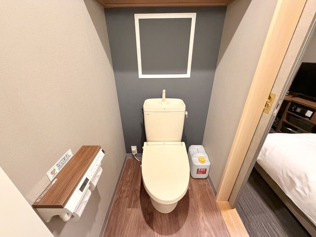 ドーミーイン東京八丁堀のダブル(デスクタイプ)客室のトイレ