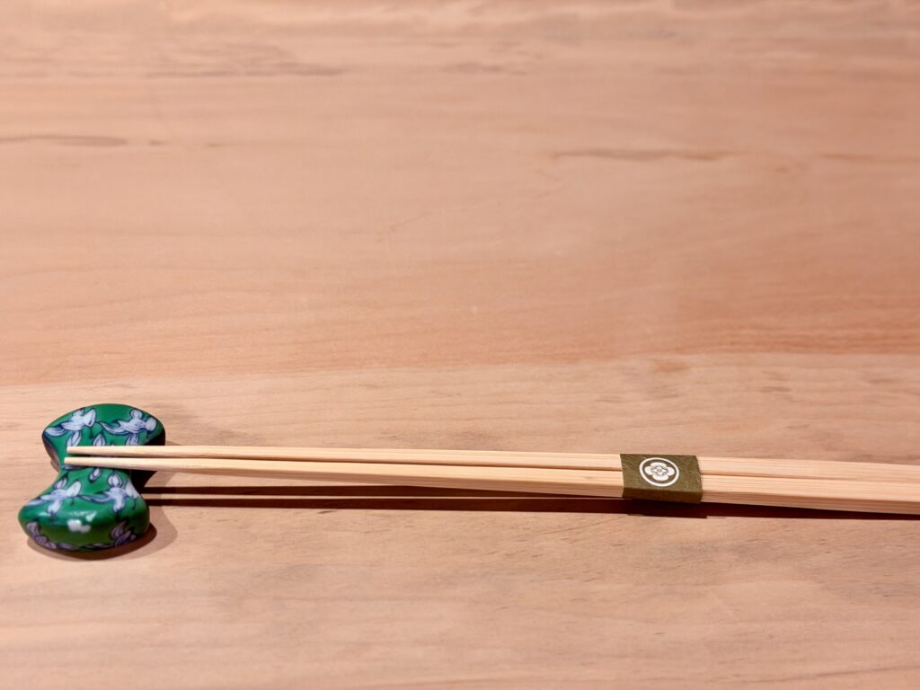 鮨大門のテーブルセット