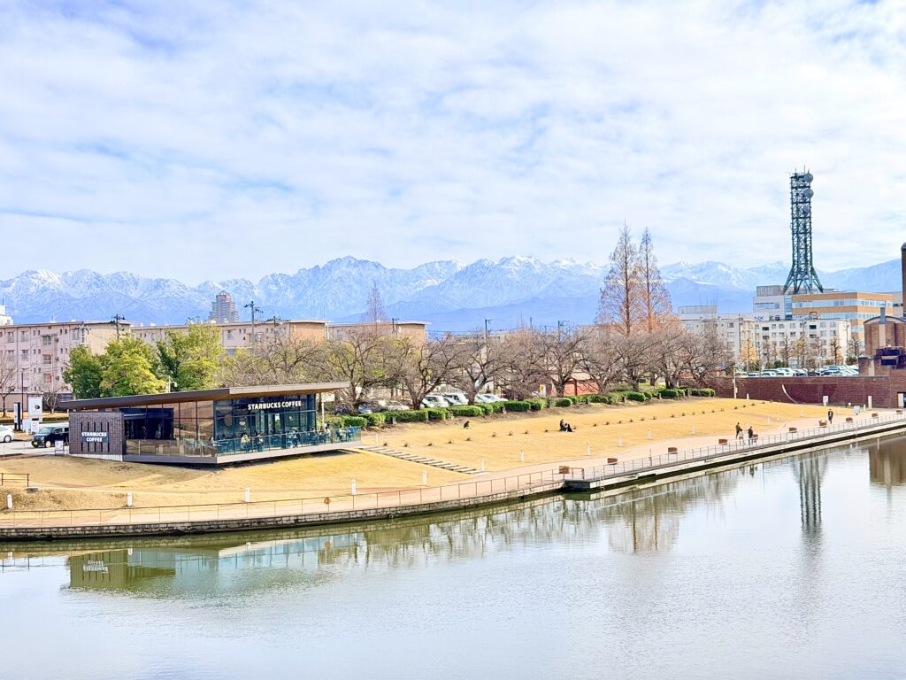 富山 世界一美しいスタバと立山連邦