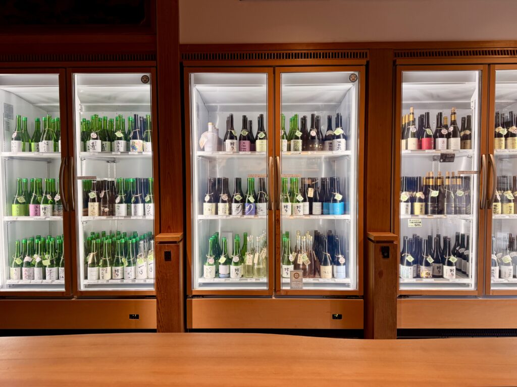 岩瀬地区 満寿泉の立ち飲み店「沙石」