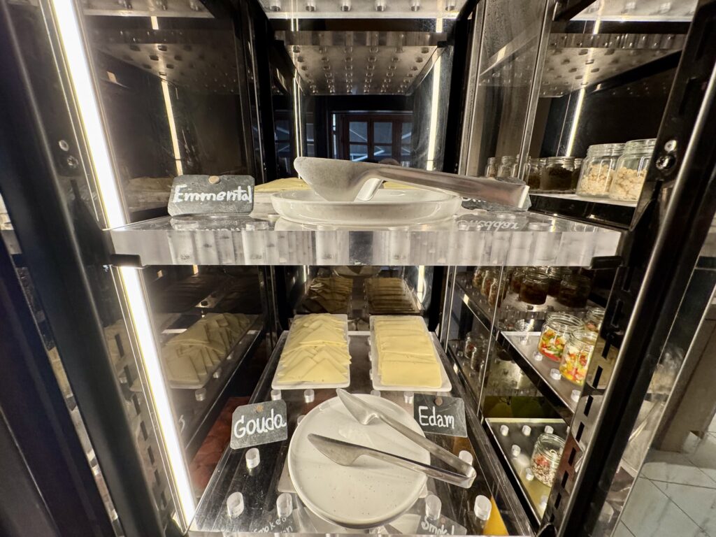 サムイ島のマラスカサムイ 朝食ビュッフェ チーズ