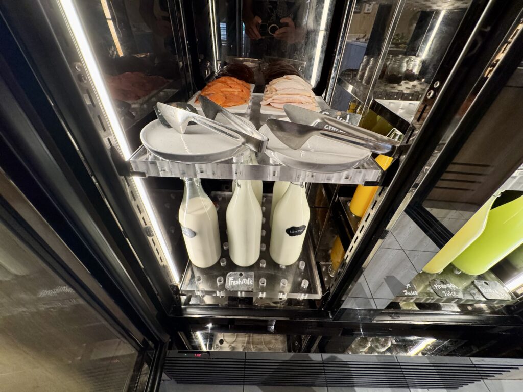 サムイ島のマラスカサムイ 朝食ビュッフェ サーモンとハム