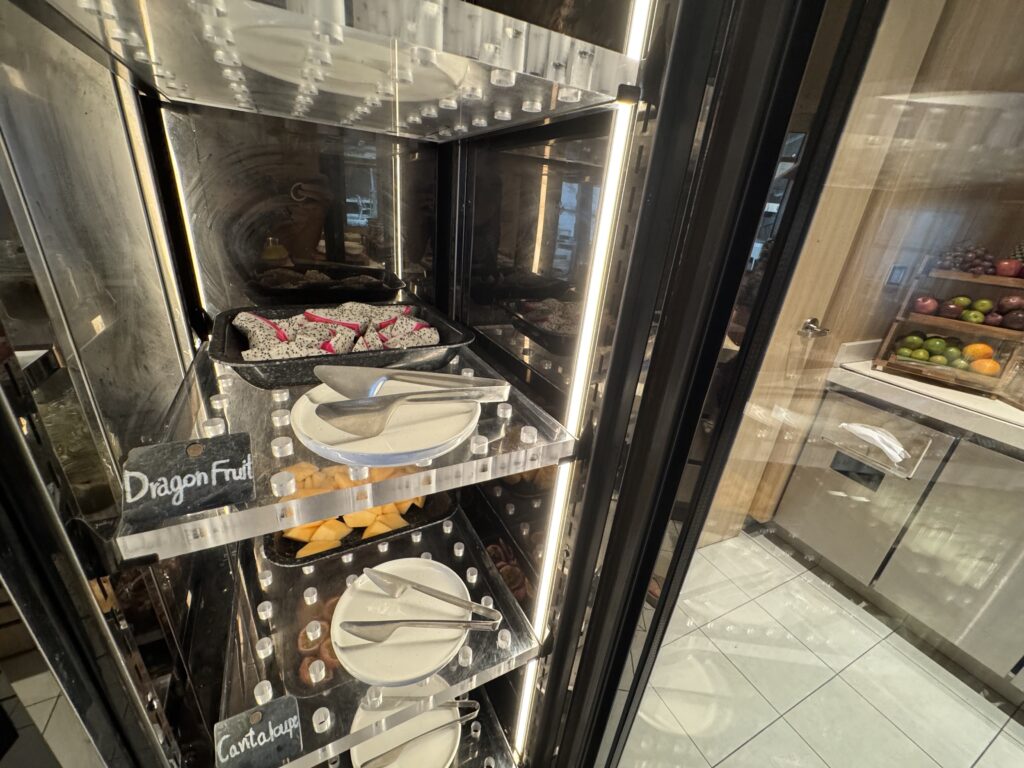 サムイ島のマラスカサムイ 朝食ビュッフェ ドランゴンフルーツ