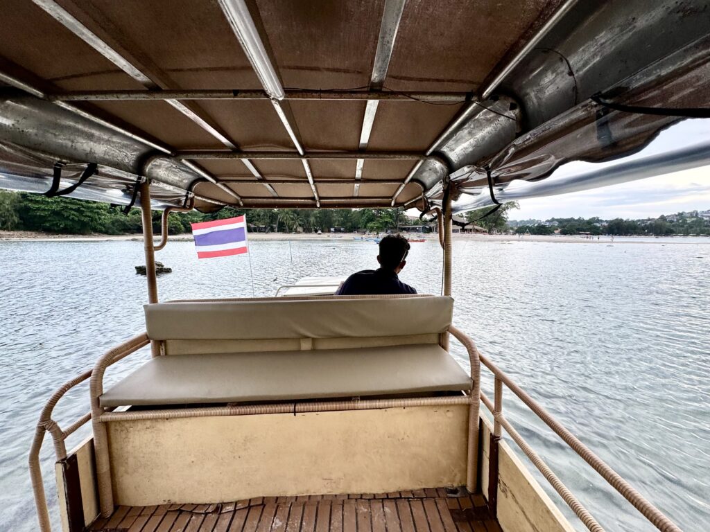 ケープファーンホテルの送迎車で島を渡る