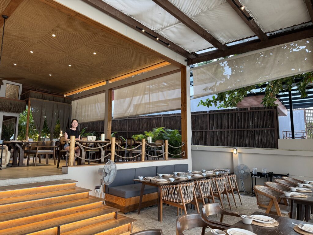 サムイ島 Sabienglae (サビアンレー) バンラックビーチ店 ビーチサイドから店内の様子