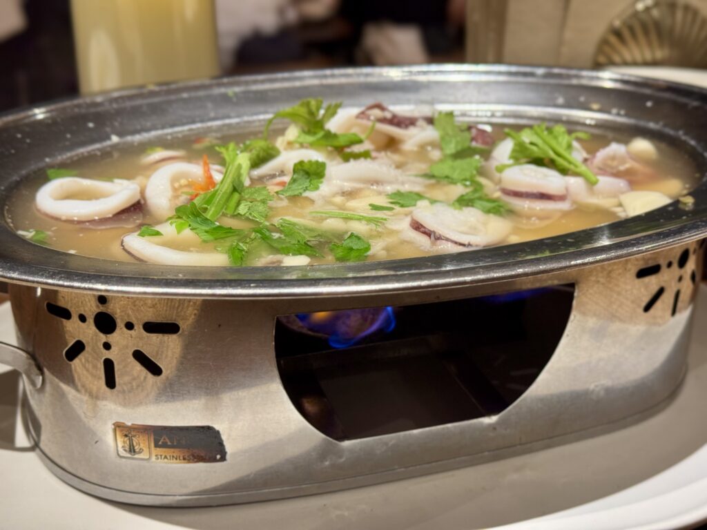 サムイ島 Sabienglae (サビアンレー) イカのライムとチリの蒸し煮