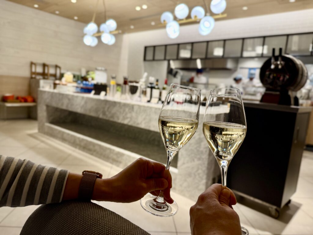 ダブルツリーbyヒルトン東京有明 カクテルタイムのタルスパークリングで乾杯