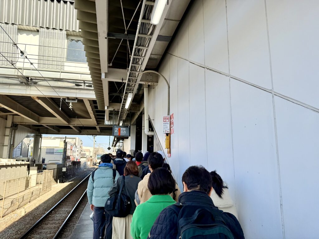 フロストバイトロードレース 牛浜駅のホーム