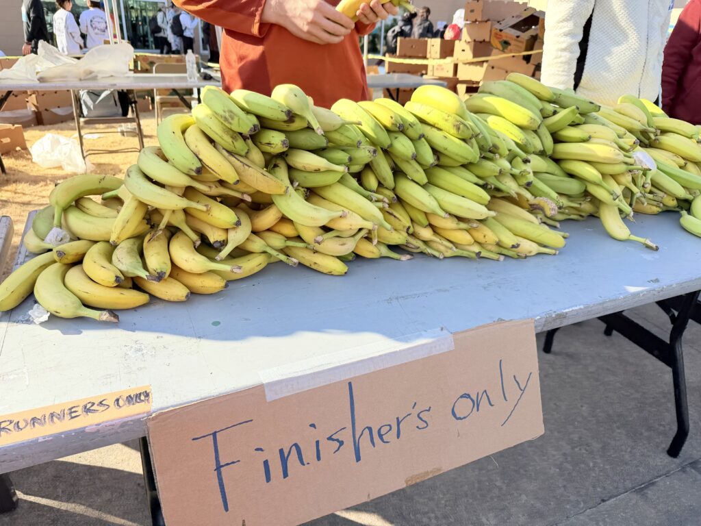 フロストバイトロードレース 完走者に配られたバナナ